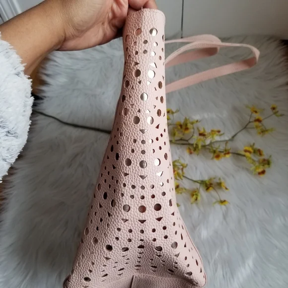 Bath & Body Works Pink Blush Metalic Tote Bag.... - Picture 11 of 16